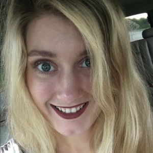 Meet your Posher, Abigail